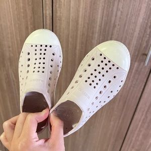 Native shoes light pink